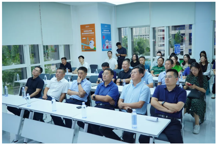 2024年青島市便民設(shè)施進(jìn)社區(qū)暨智慧城市宣講活動順利舉辦