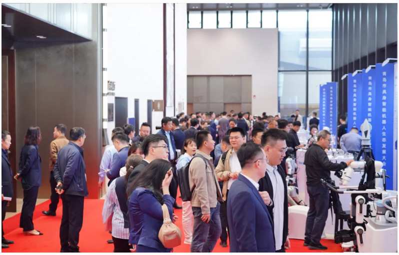 “機(jī)”聚新動能 “智”創(chuàng)新未來丨文達(dá)通無人清掃機(jī)器人亮相2025青島市具身智能機(jī)器人生態(tài)發(fā)展大會 “機(jī)”聚新動能 “智”創(chuàng)新未來丨文達(dá)通無人清掃機(jī)器人亮相2025青島市具身智能機(jī)器人生態(tài)發(fā)展大會