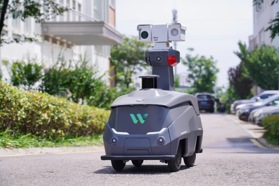 文達(dá)通股份發(fā)布全場景服務(wù)機器人矩陣：從清潔安防到情感陪伴的“端到端”智慧服務(wù)