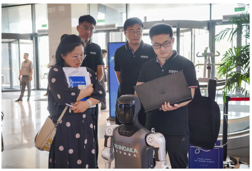 文達通股份攜“問道機器人”系列產(chǎn)品亮相山東省數(shù)字住建交流研討會 文達通股份攜“問道機器人”系列產(chǎn)品亮相山東省數(shù)字住建交流研討會